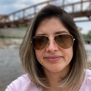 Meet your Posher, Lorretta